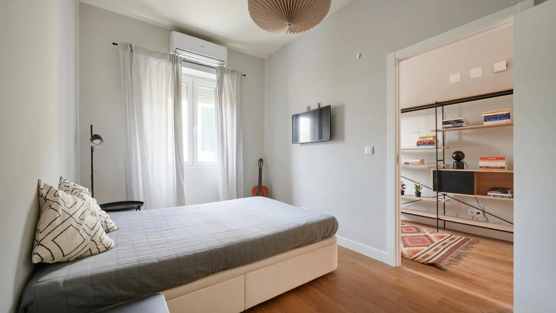 Modern 2 Bed Apt In Campolide Near Amoreiras Lisboa Apartman