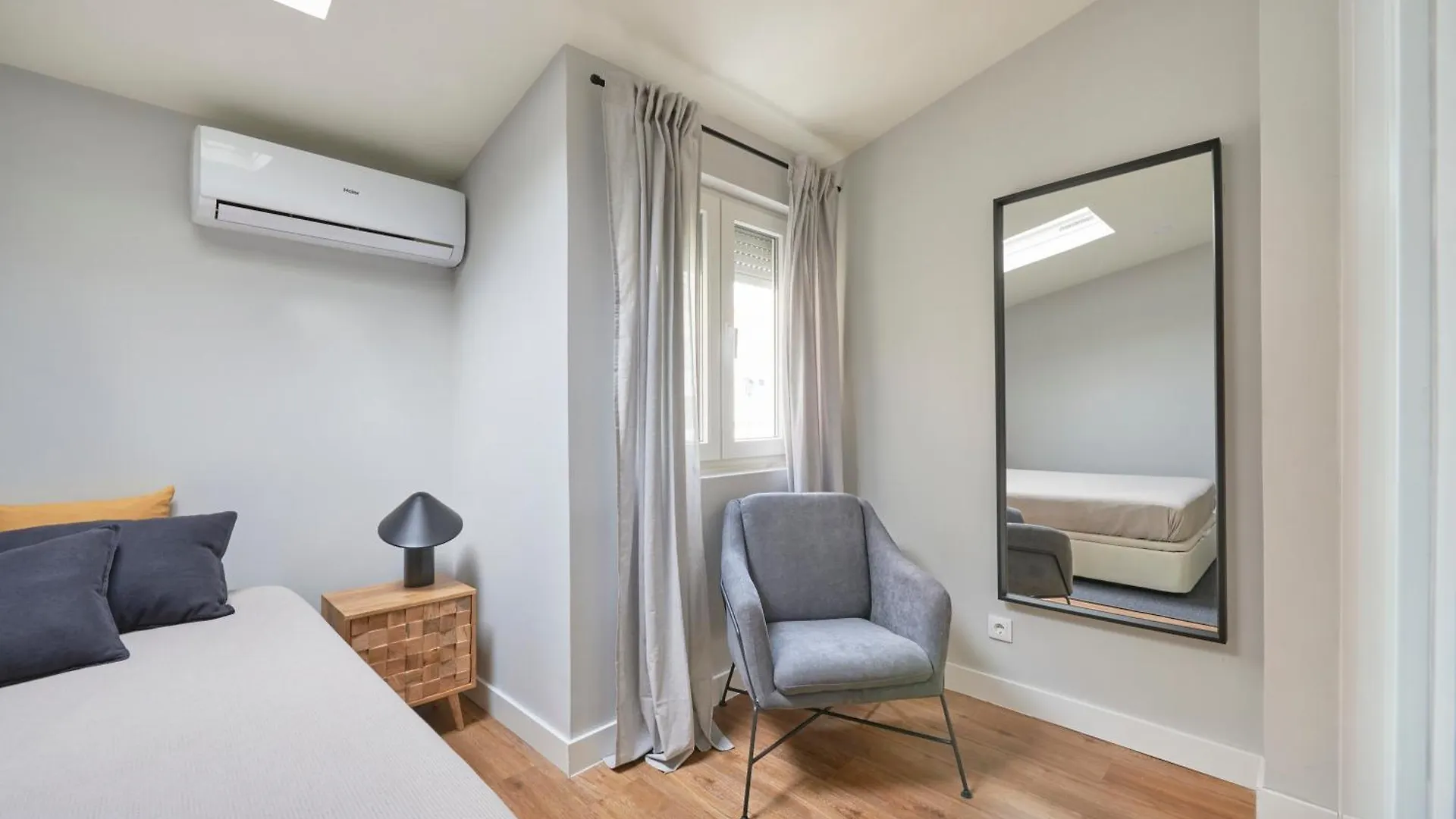 Modern 2 Bed Apt In Campolide Near Amoreiras Lisboa Apartman