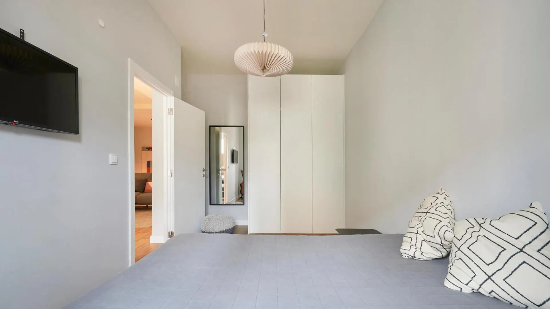Modern 2 Bed Apt In Campolide Near Amoreiras Lisboa 0*,