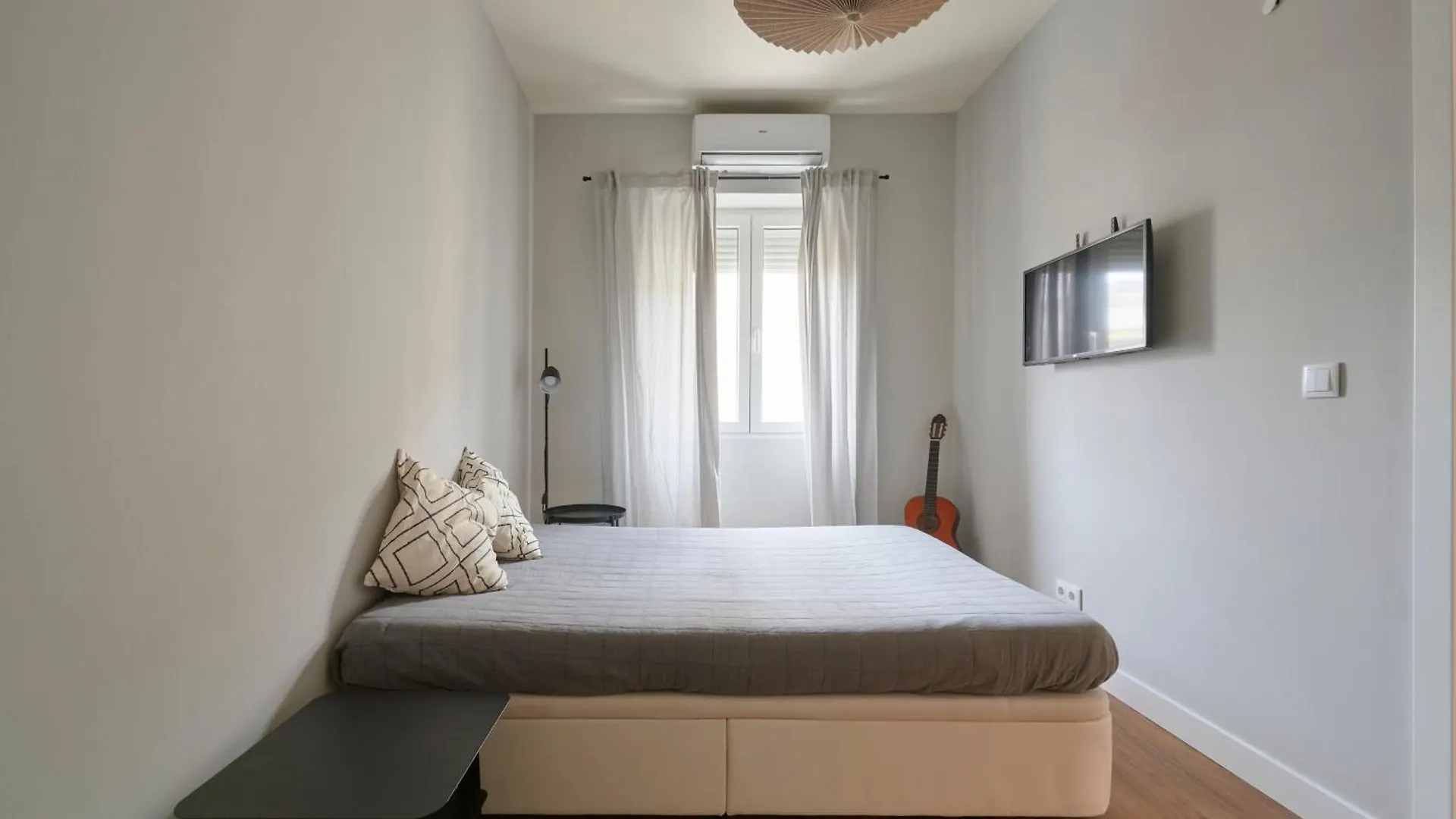 Modern 2 Bed Apt In Campolide Near Amoreiras Lisboa